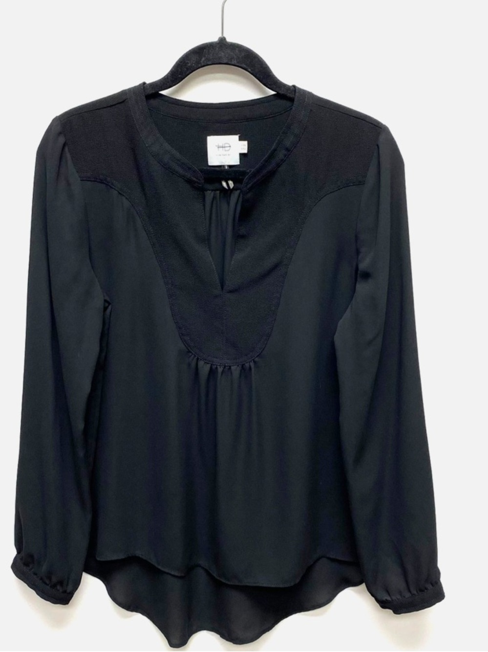 HD in Paris Black V-Neck Long-Sleeve Pullover Blouse